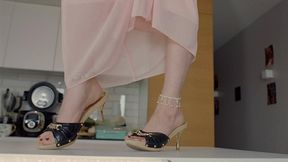Goddess Lisa From Ukraine - Black Golden Chain Mules - Full - UHD 3840x2160 - 4K