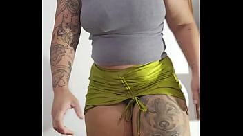 Minha buceta est&aacute_ t&atilde_o inchada que o biqu&iacute_ni ficou pequeno