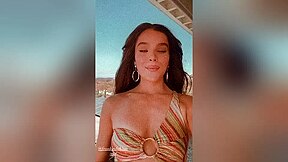 Hailee Steinfeld - Amazing Sex Clip Vertical Video Incredible Just For You