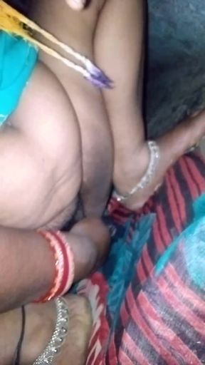 Uncle ne aunty ko aisa choda aunty ki chut me khoon nikal gya