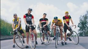 Dick Fisk, Lee Ryder, and other riders get off in the barn