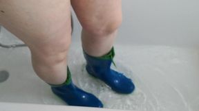 Rubberboots in bathtube