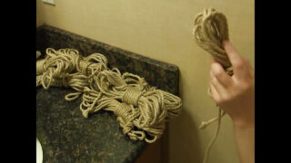 Lesbienele legate și mascate Madison Young, Bianca Stone și Sadie Lune într-o acțiune anală BDSM fierbinte