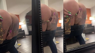 Snowbunniebaddie - Fingering my pussy in the mirror from the back