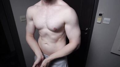Gym Muscle Man Fucks Asian Tinder Girl With Big White Cock Creampie