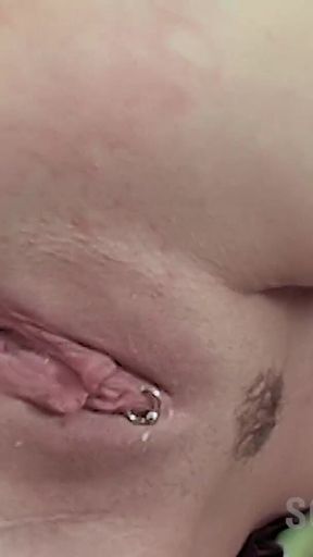 Amateur slut shows the full fuck program