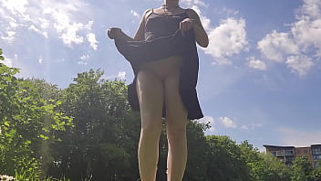 Enjoying this glorious sunny weather and the breeze on my cunt ️?