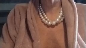 In diretta dalla mia room mentre preparo la figa e intrattengo il mio pubblico live!