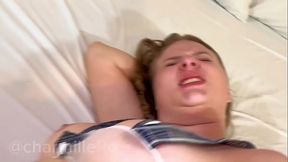 Padastro fode enteada e goza dentro no chal&eacute_ - ela n&atilde_o aguentou o anal