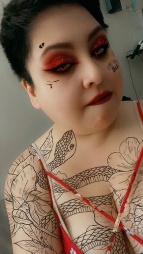 Nothing more sexy then a dark soul with curves