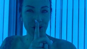 Miss Kox in the Naked Self Bondage Sunbed (wmv version)