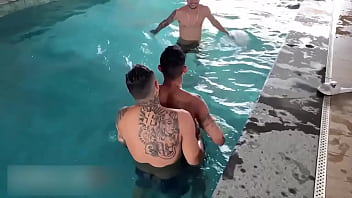 Erick Diaz e Bruno Hot Encontrou Com Vizinho Na Piscina Acabou Fazendo Uma DP