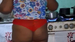 crente safada na cozinha