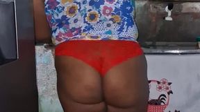 crente safada na cozinha