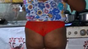 crente safada na cozinha
