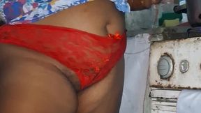 crente safada na cozinha