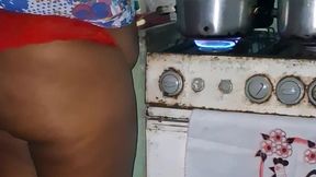 crente safada na cozinha