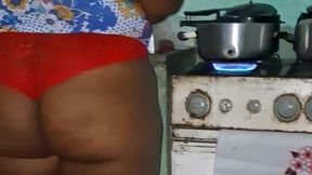 crente safada na cozinha