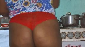 crente safada na cozinha