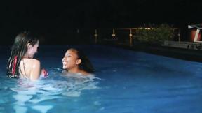 ”Threesome Sex on The VIXEN Beach with Bratty Girls”