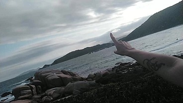 Oral molhado com garganta profunda gozei na garganta dela