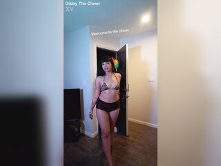 White Gal Leaves Playboycarti Concert To Chill With Clown