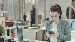 Trio &#8211; Trio anal pentru sora vitregă a mamei sale vitrege cu fund mare, Lana Rhoades