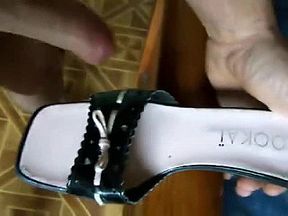 Shoejob with my mom's smelly worn sandals
