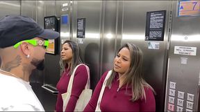 Brincadeira entre amigos virou sexo forte na varanda com todos olhando