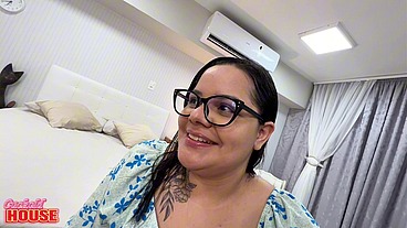 Madura casada fazendo anal numa suruba com a amiga gordinha e dois machos