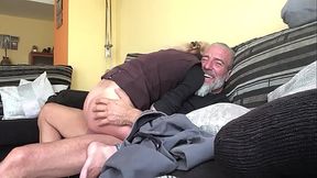 FUNNY COUPLE TRY TO FUCK WHEN LAUGHTER INVADES THEM