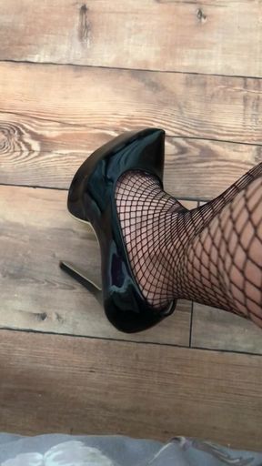 intense cum in fishnet stockings