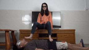 Goddess Su mercilessly trampled, slapped and humiliated, and drank urine!