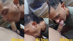 encontrei o hetero novinho andando de bike na minha rua sem cueca, pediu logo um boquete