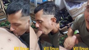 encontrei o hetero novinho andando de bike na minha rua sem cueca, pediu logo um boquete