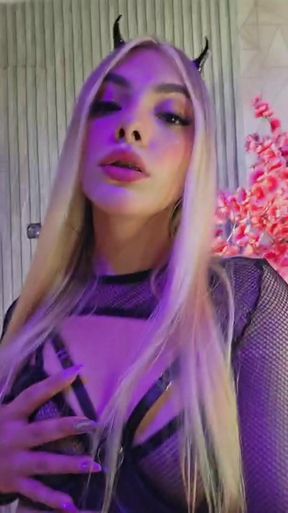 Asme jump to see how the rich tits move for you😈🔥🥵