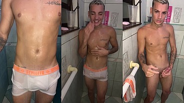 Novinho flagrado tomando banho batendo uma até gozar muito