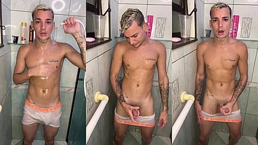 Novinho flagrado tomando banho batendo uma até gozar muito
