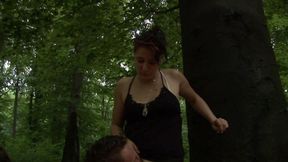 Horny thick babe persuaded into having outdoor sex