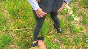 Hot Brunette Loves to Give Outdoors and Get on Jeans