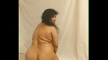 Nazia Pathan Indian aunty Bubblebutt on camera #NaziaPathan