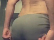 Twink bouncing ass