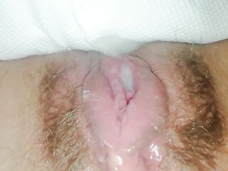 He cleaning up huge oozing creampie from my twat close up - Hotty Fowler