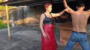 What a way to use your fingernails to scratch this man's back (4)