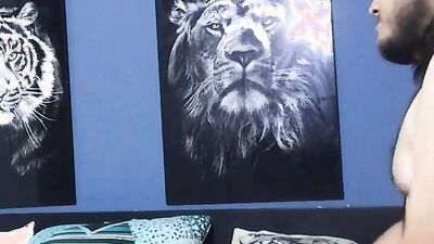 My girlfriend asks me to fill her pussy.