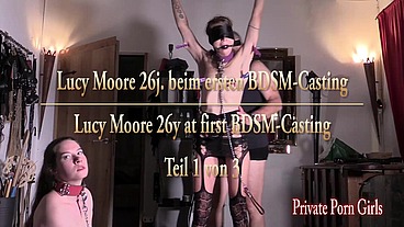 Lucy Moore 26j. beim BDSM Bi-Sklavinnen-Casting - Teil 1 von 3