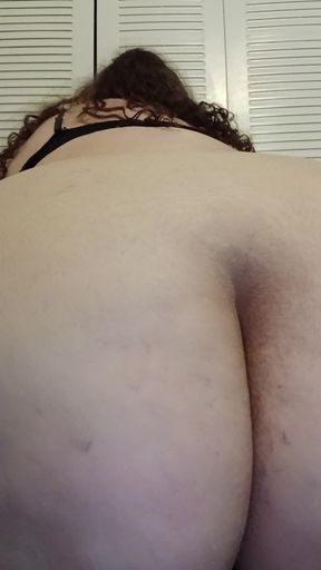 BBW rides a black flapping dildo