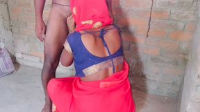 Lal saree wali aunty ke chut me ne kala lund dal ke chudai kiya.indian desi bhabhi ko bhaiya ne bed pe leta ke pel diya