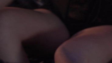 Amigas fudendo na frente de um vigia amarrado