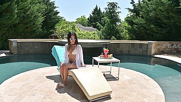 Sunbathing Babes Carolina Guerrero And Lia Lin Tempt The Pool Guy Into Heated Threesome GP3317